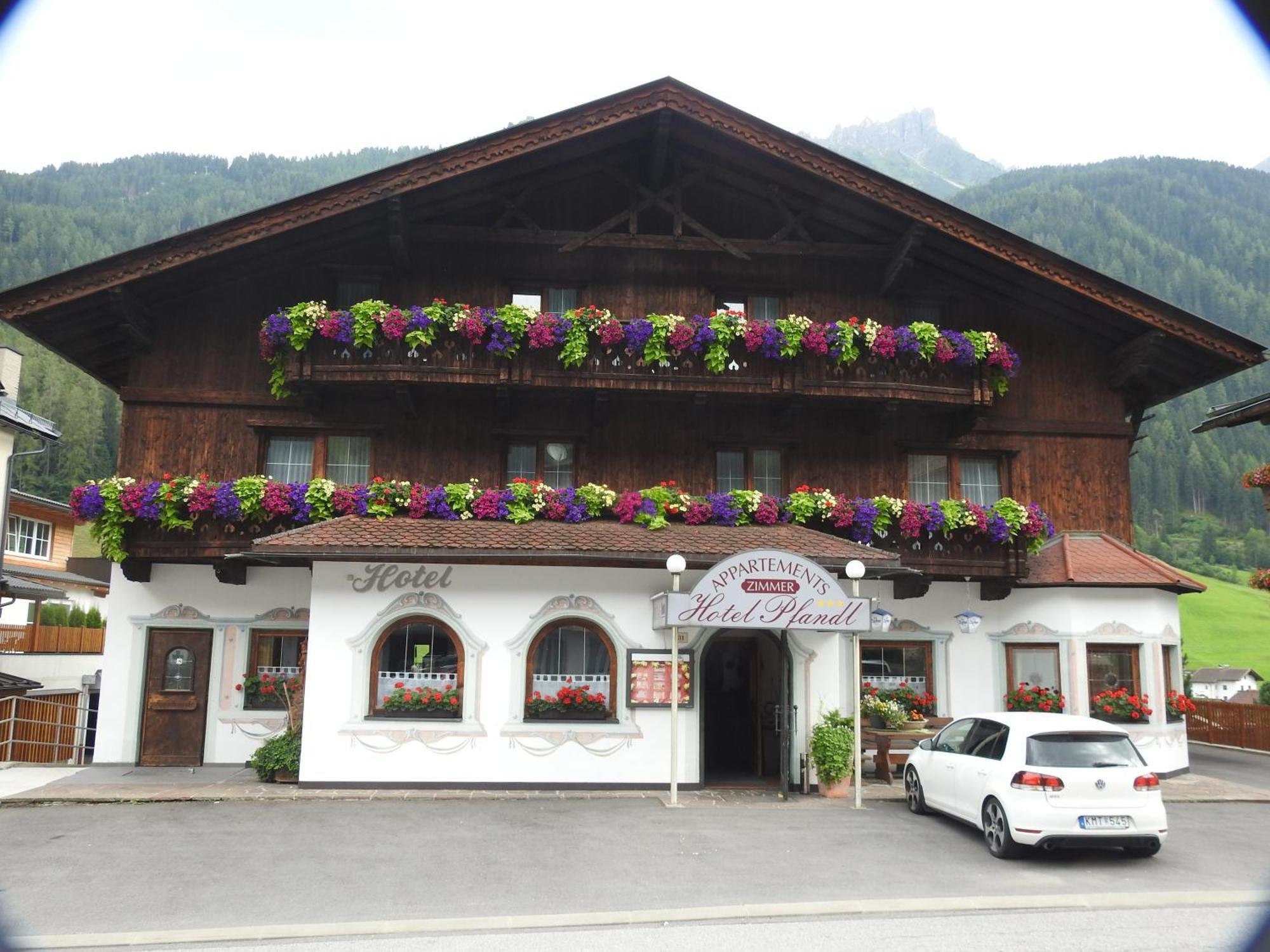 Hotel Garni Pfandl ノイシュティフト・イム・シュトゥーバイタール エクステリア 写真