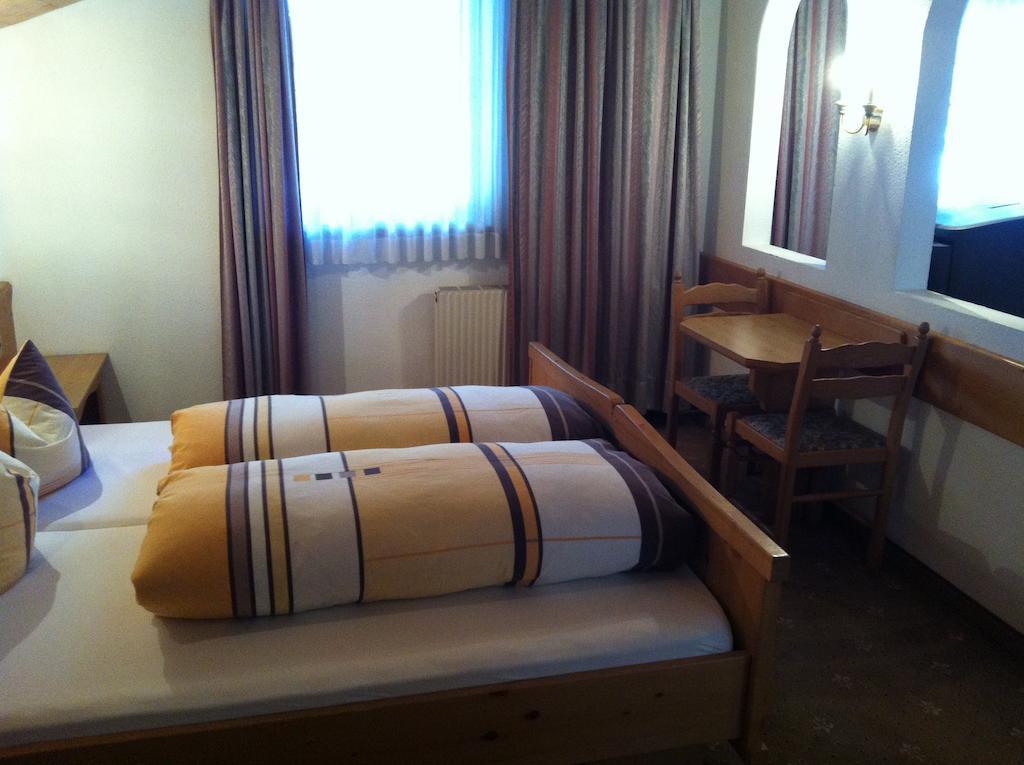 Hotel Garni Pfandl ノイシュティフト・イム・シュトゥーバイタール 部屋 写真