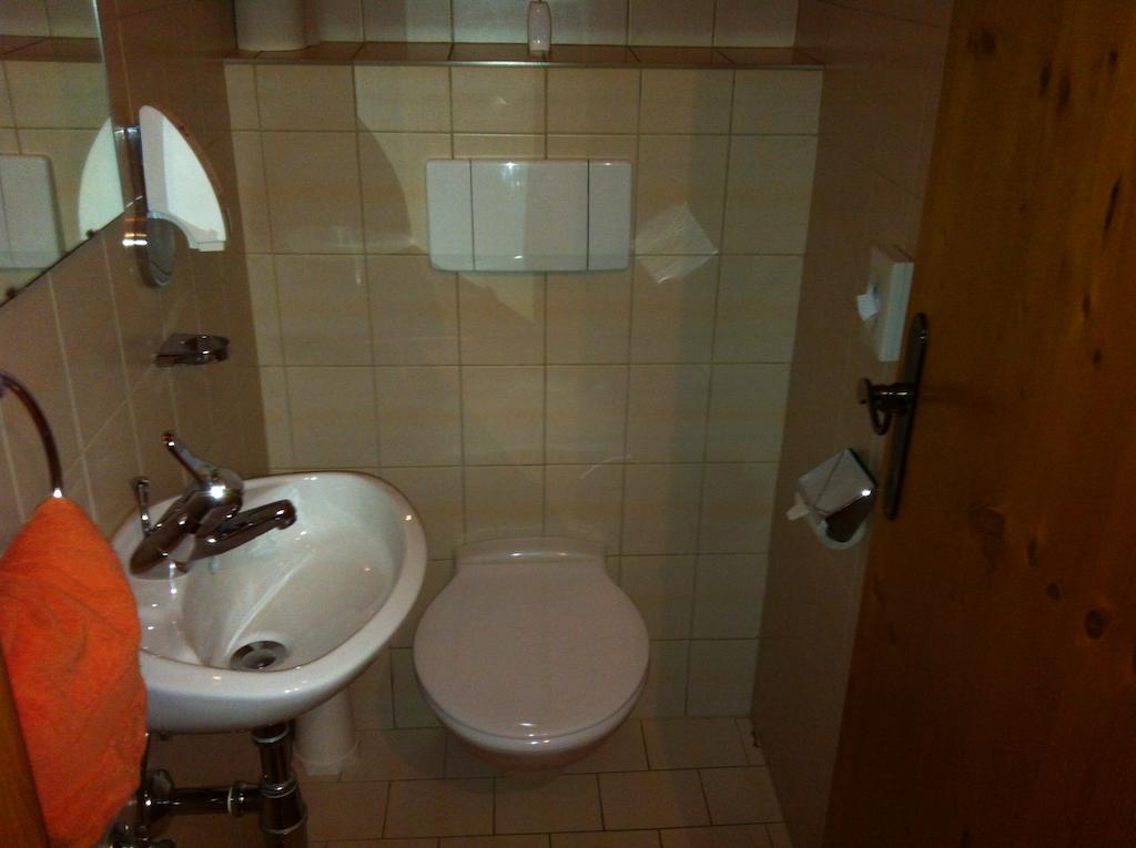 Hotel Garni Pfandl ノイシュティフト・イム・シュトゥーバイタール 部屋 写真