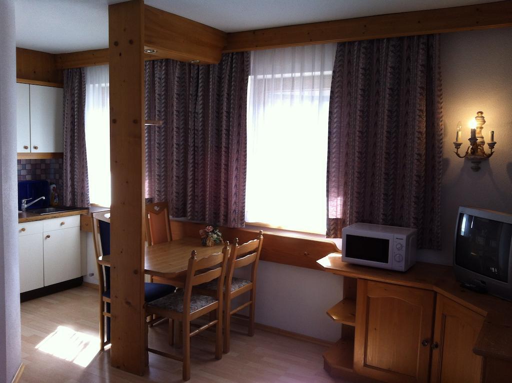 Hotel Garni Pfandl ノイシュティフト・イム・シュトゥーバイタール 部屋 写真