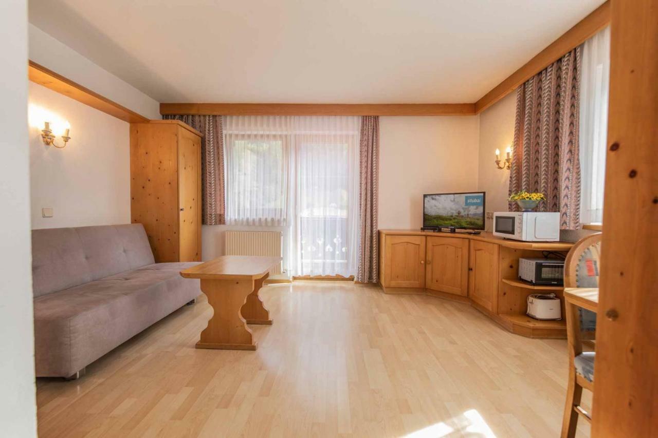 Hotel Garni Pfandl ノイシュティフト・イム・シュトゥーバイタール エクステリア 写真
