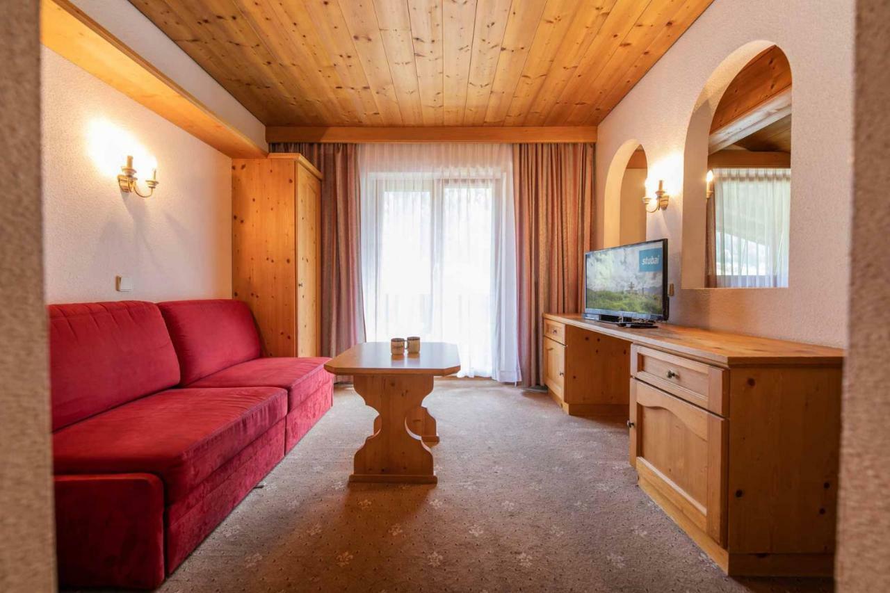 Hotel Garni Pfandl ノイシュティフト・イム・シュトゥーバイタール エクステリア 写真